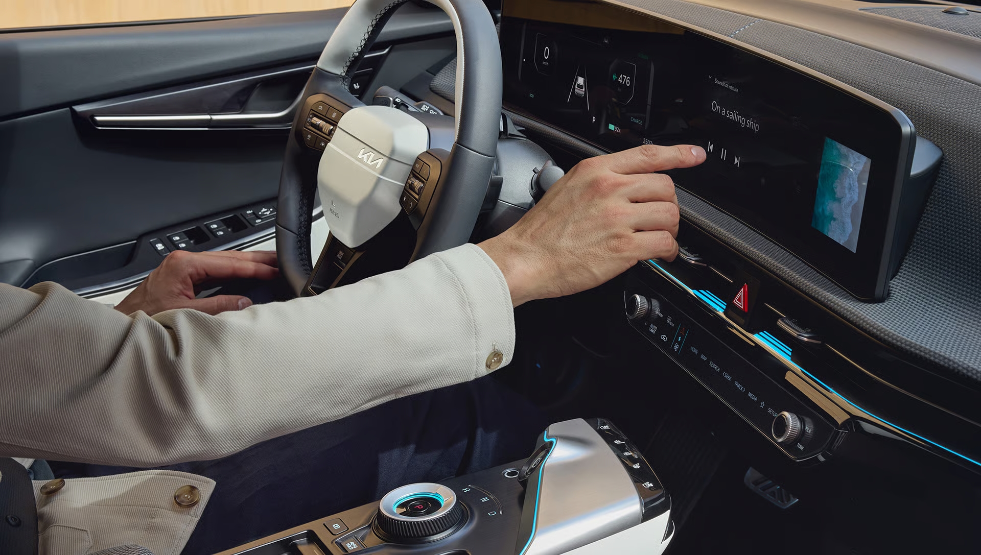 kia-ev6-pe-my24-delp-design-interior-TriplePanoramicDisplay